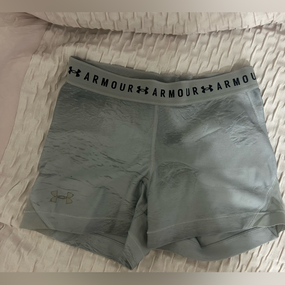 Under Armor compression shorts/spandex